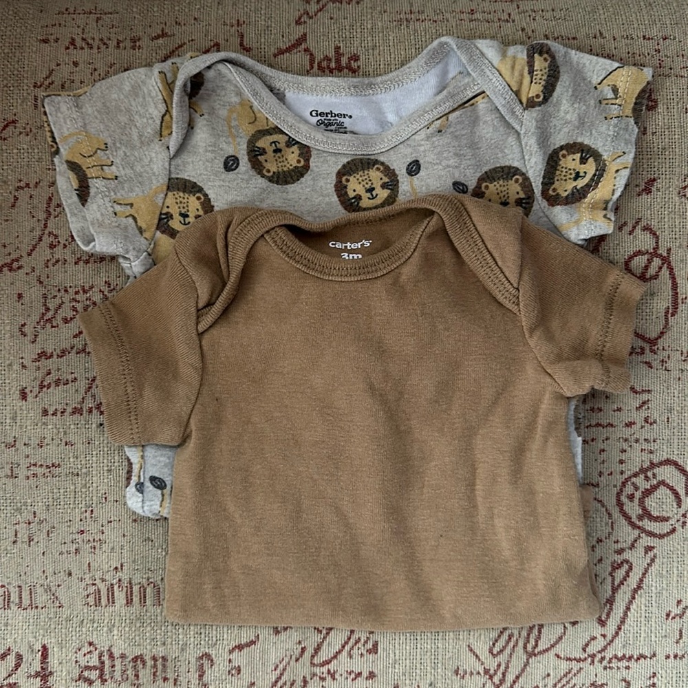 Neutral baby outfits